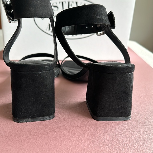 Steve Madden 2 1/2”H Block Heel Size 6.5 - Picture 4 of 5